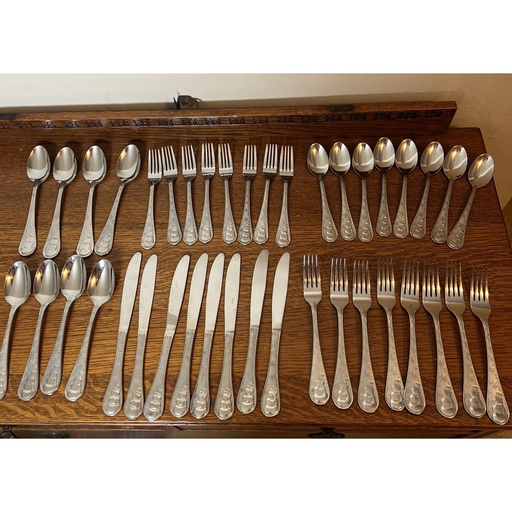 SNOWMAN FROST Cambridge 40 Pieces - 8 Settings  18/0 Stainless Flatware